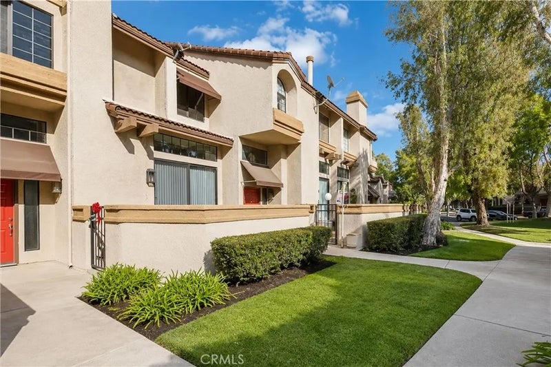 24 Rock Cliff Place