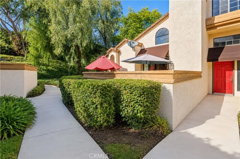 24 Rock Cliff Place