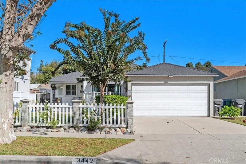 3442 N Studebaker