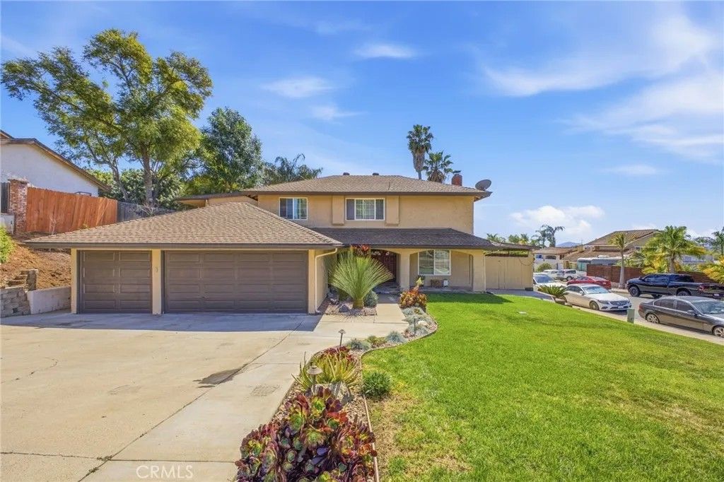 Photo of 815 Sheridan Ave, Escondido, CA 92026 (MLS # SW26056494)