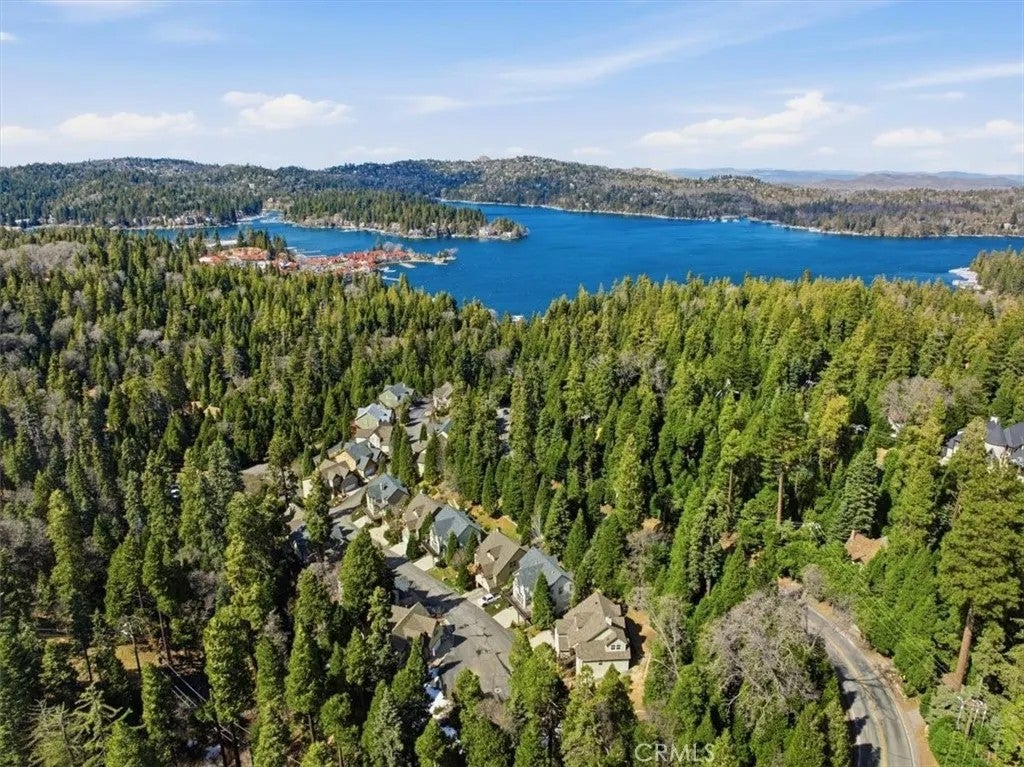 Photo of 28432 Fresh Spring, Lake Arrowhead, CA 92352 (MLS # IV26042912)
