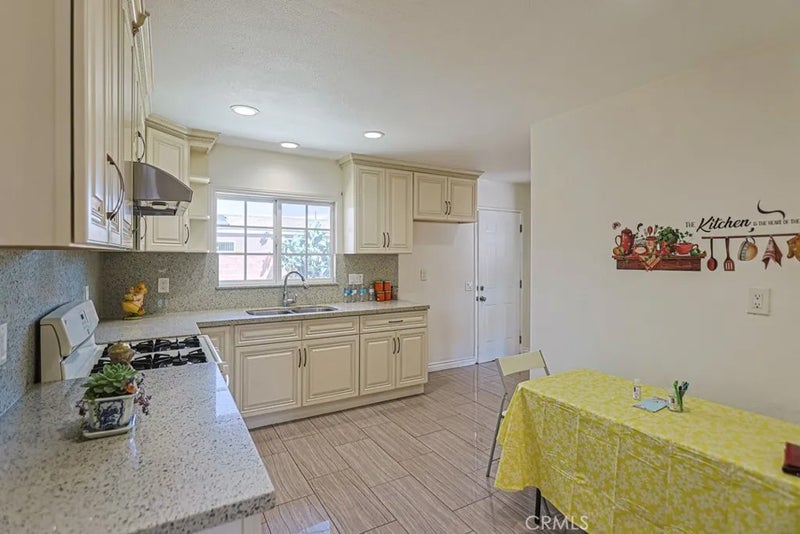 12132 Hackamore
