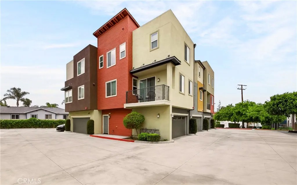156 N Orange