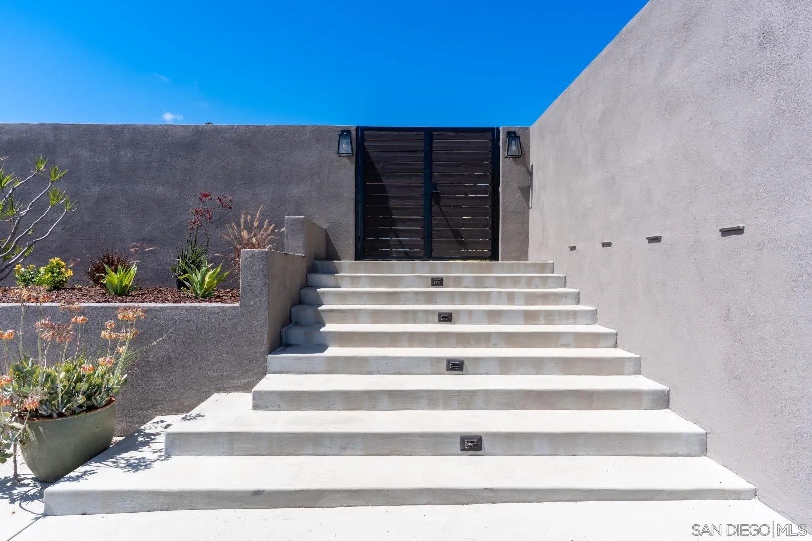 4986 San Jacinto Circle East