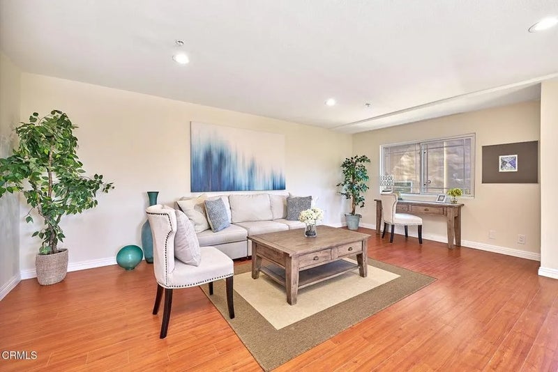 2466 Montrose Avenue 7