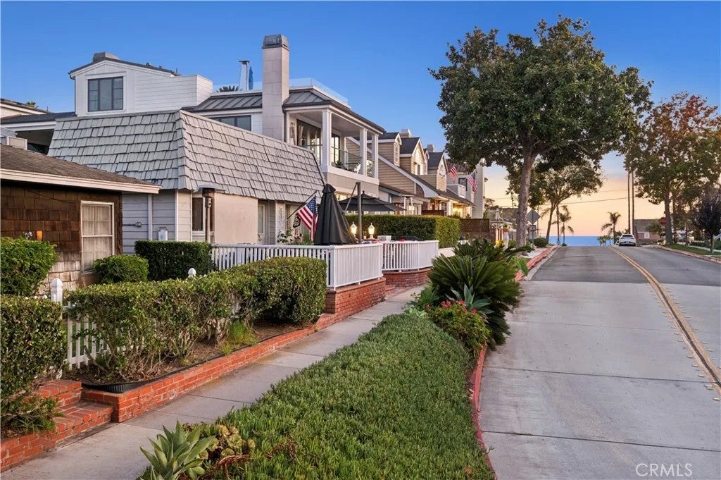 Photo of 310 Fernleaf AVE, Corona Del Mar, CA 92625 (MLS # NP26204035)