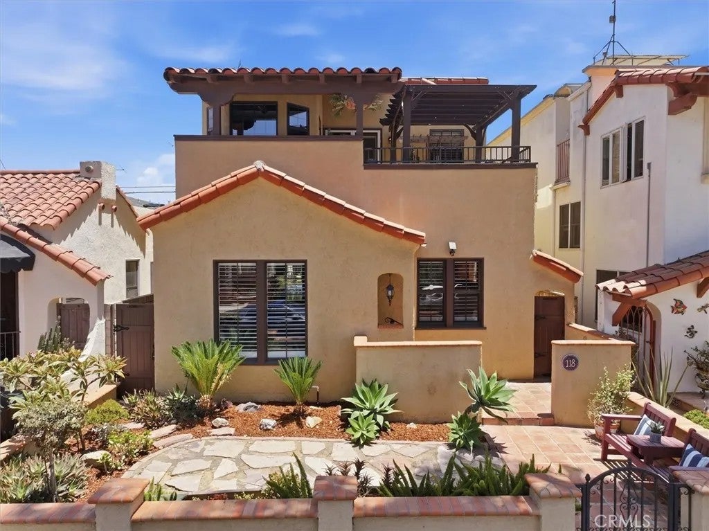 Photo of 118 Glendora Avenue, Long Beach, CA 90803 (MLS # PW26134954)