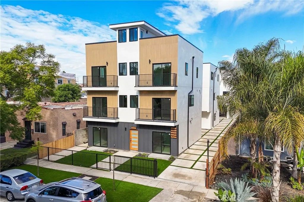 Photo of 5209 W 20th Street #2, Los Angeles, CA 90016 (MLS # BB26080736)