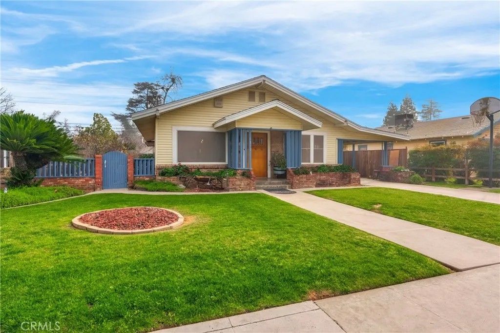 Photo of 1912 N Vagedes Ave, Fresno, CA 93705 (MLS # FR26021315)