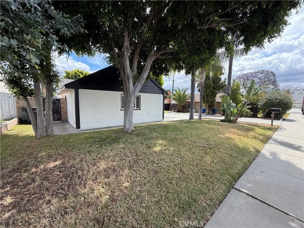 Photo of 5221 Dresden Place, Riverside, CA 92505 (MLS # CV26091995)