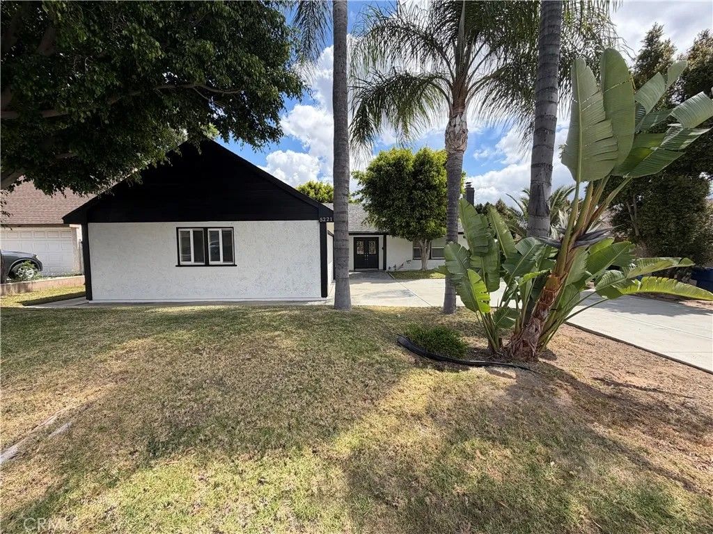 Photo of 5221 Dresden Place, Riverside, CA 92505 (MLS # CV26091995)