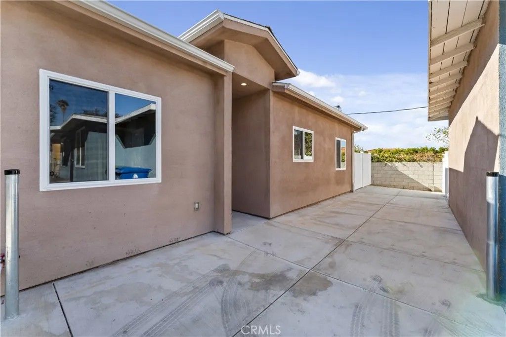 Photo of 6942 Valmont, Tujunga, CA 91042 (MLS # GD26022378)