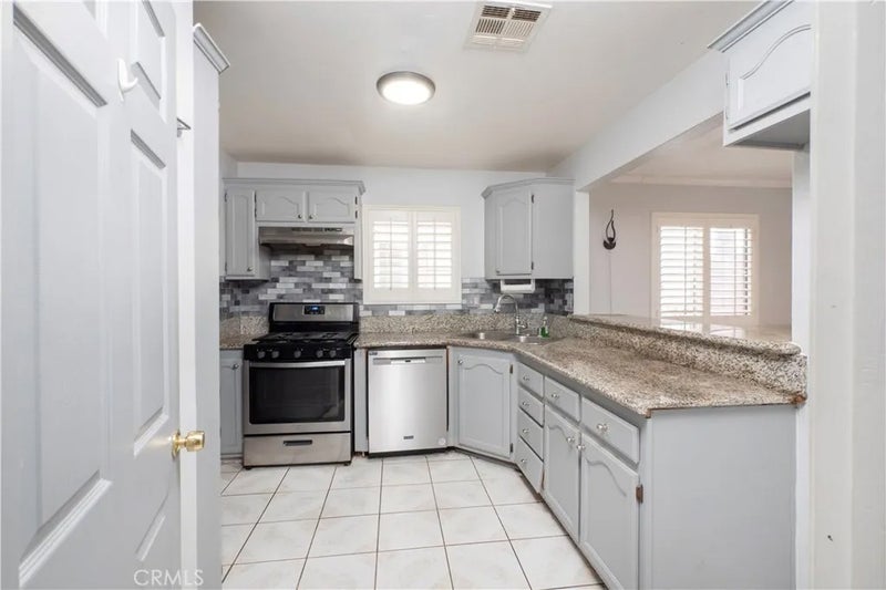 4754 Santa Ana