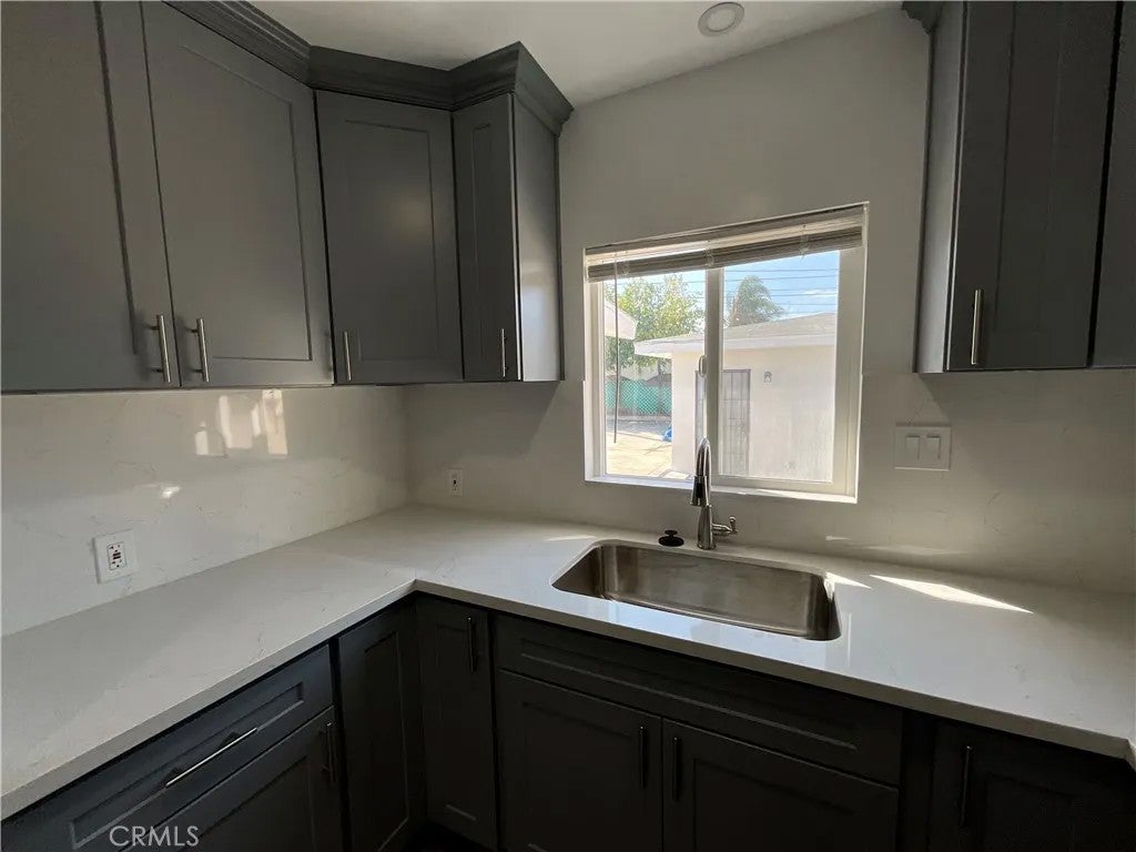 611 Santo Oro Avenue