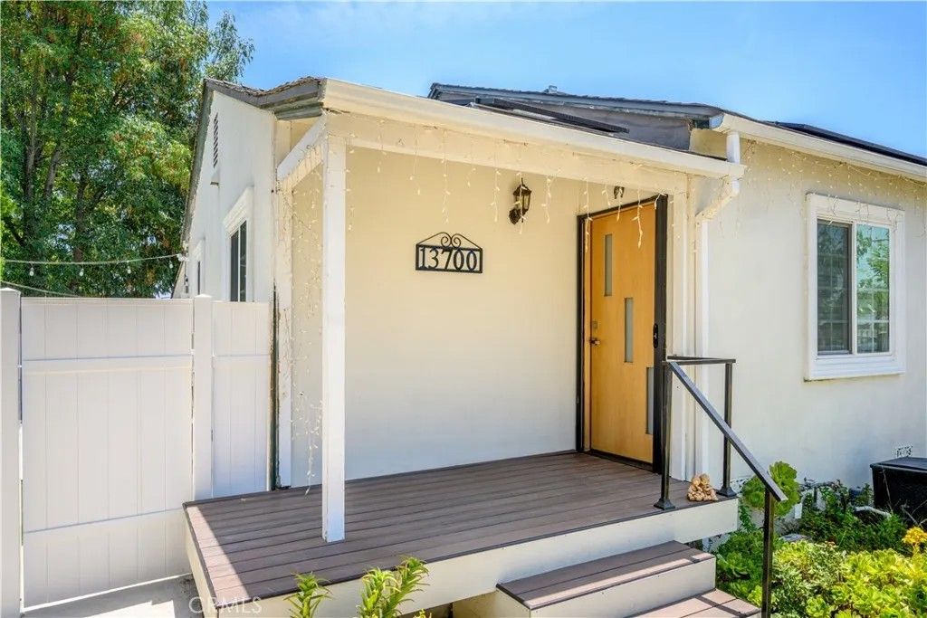 Photo of 13700 Branford St, Arleta, CA 91331 (MLS # GD26072695)