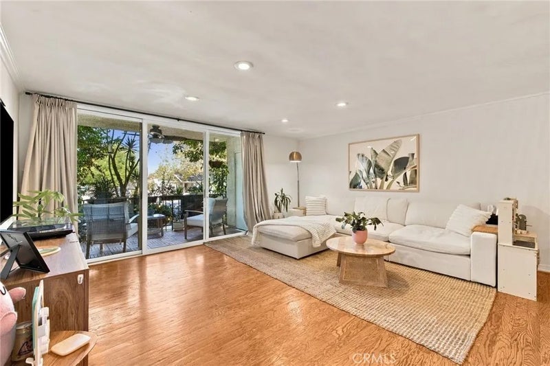 10240 Camarillo 115