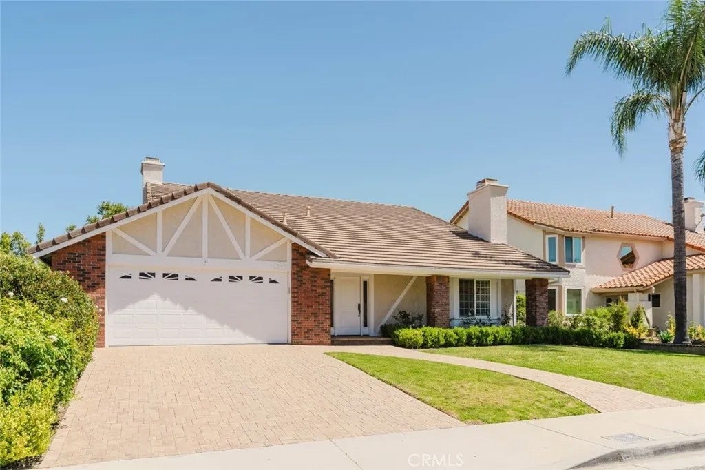 29049 Acanthus Court