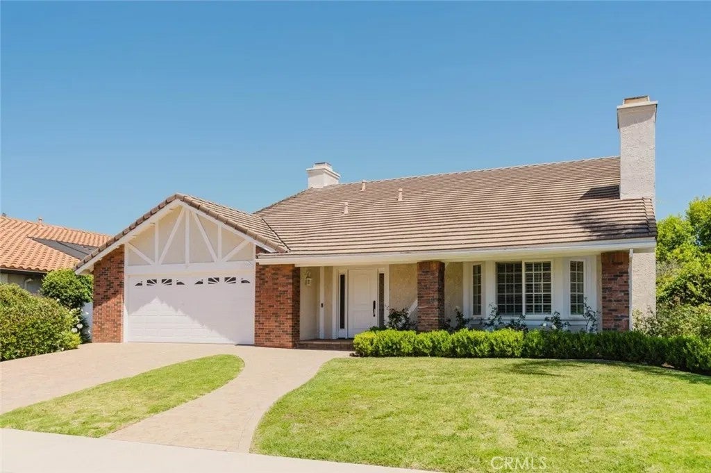 29049 Acanthus Court
