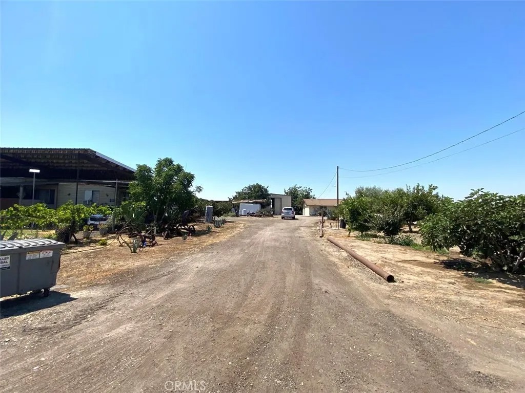 875 W Laguna Avenue