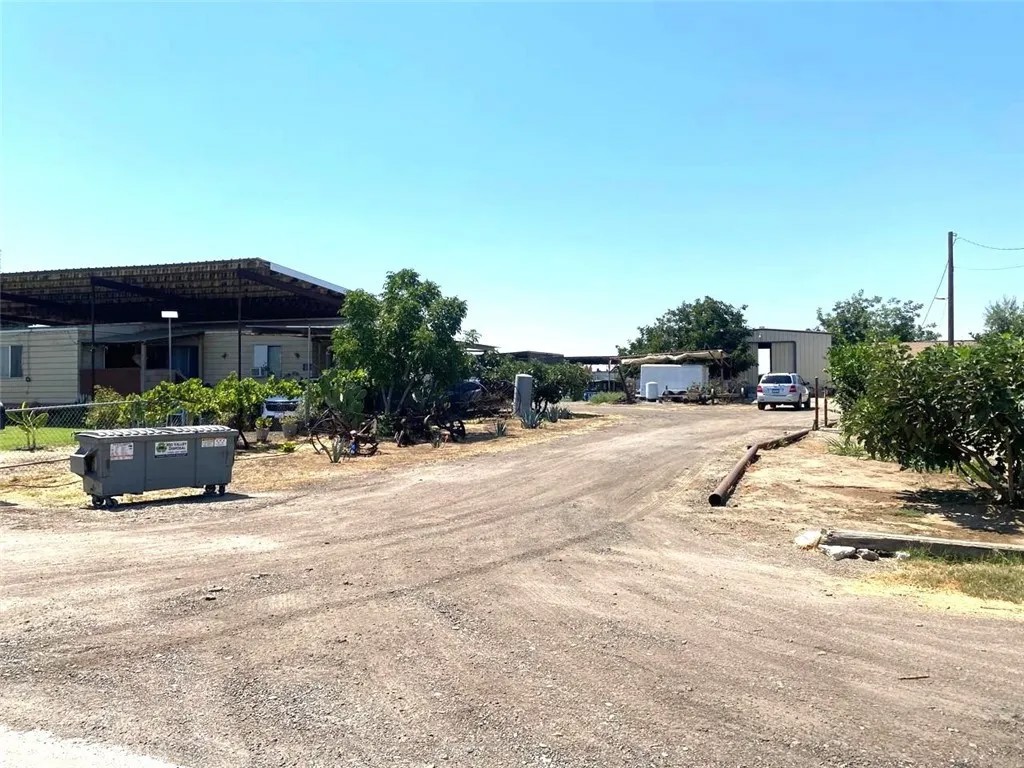 875 W Laguna Avenue
