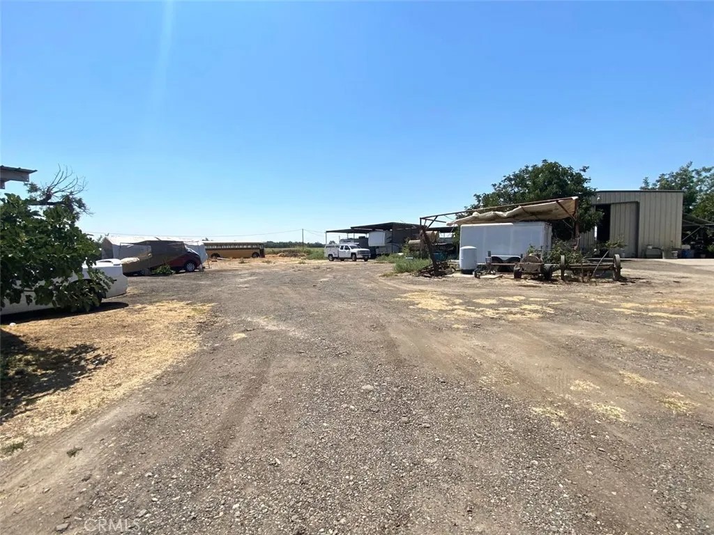 875 W Laguna Avenue