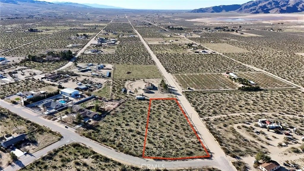 Photo of 718 Clark Rd, Lucerne Valley, CA 92356 (MLS # HD26068017)
