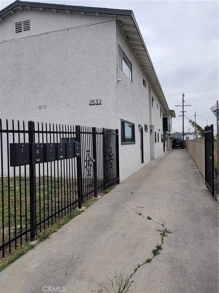 2532 Hauser