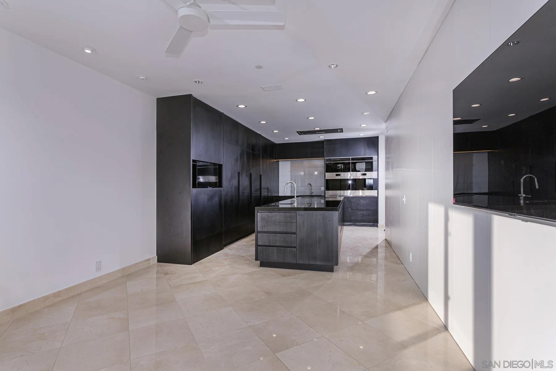 700 Front Street 501