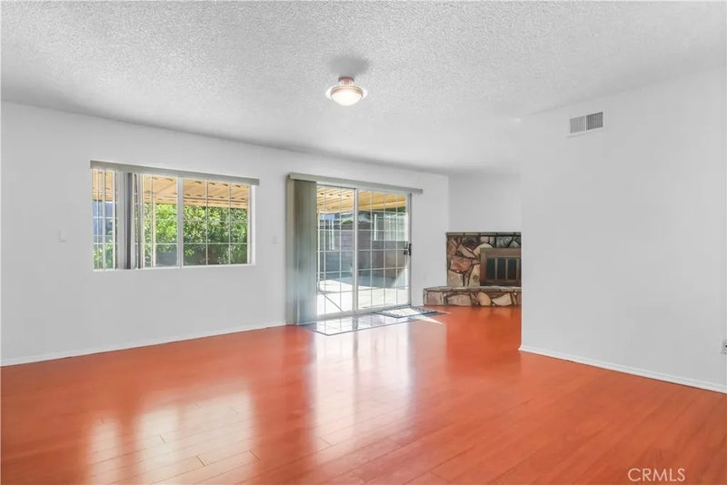 966 N Charter