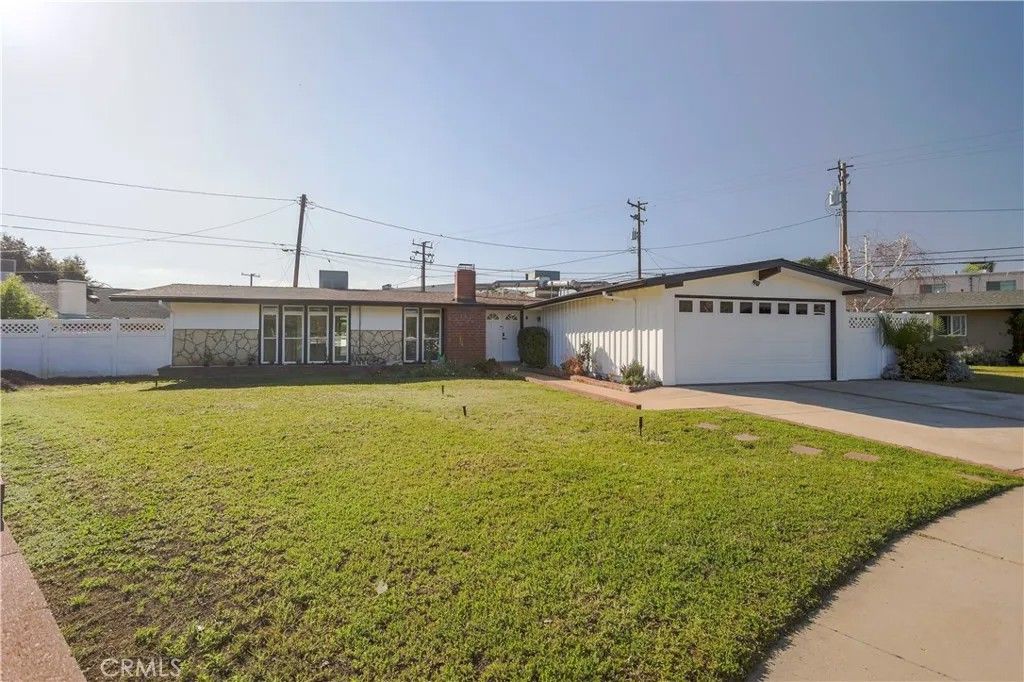 Photo of 1049 N Macneil St, San Fernando, CA 91340 (MLS # SR26049168)