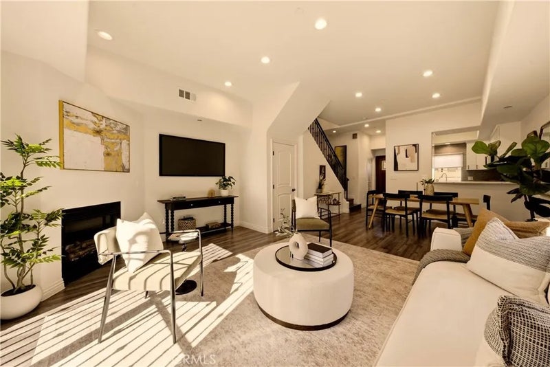 14702 Magnolia Boulevard 105