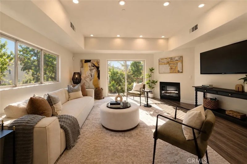 14702 Magnolia Boulevard 105