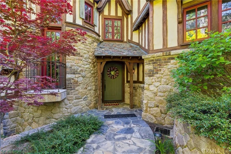 27596 High Knoll