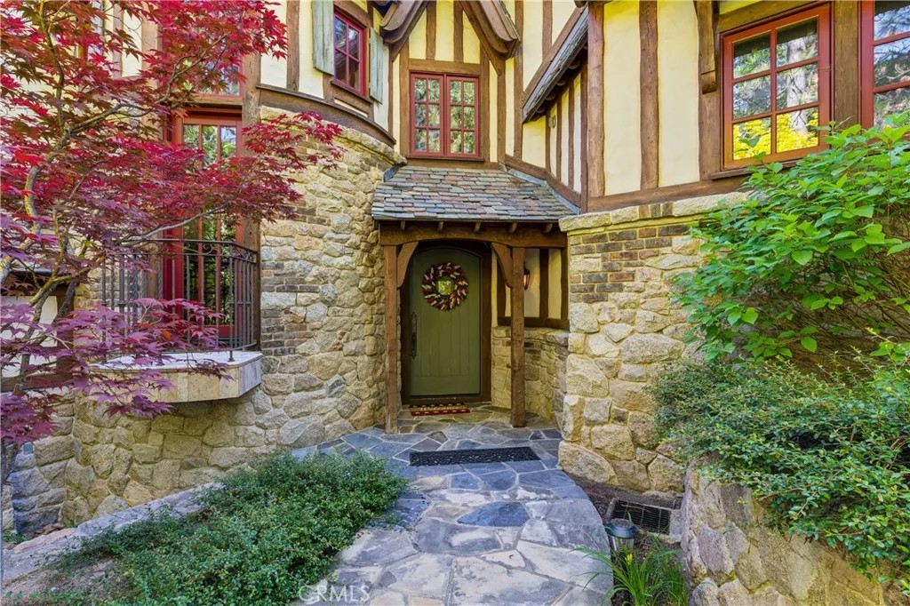 27596 High Knoll