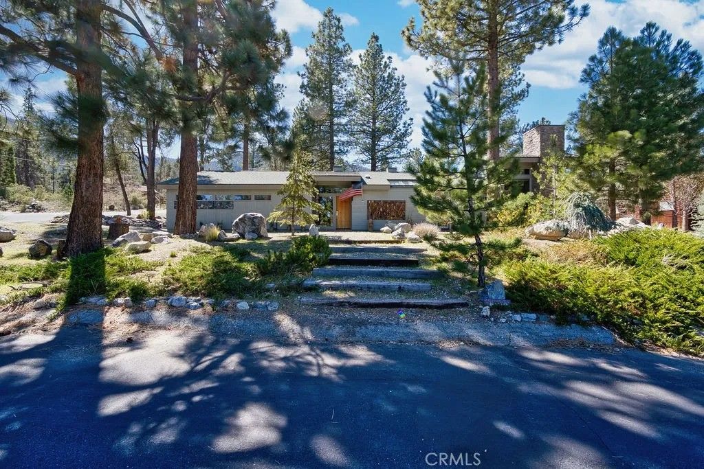 Photo of 2519 Cedarwood Dr, Pine Mountain Club, CA 93222 (MLS # SR26059761)