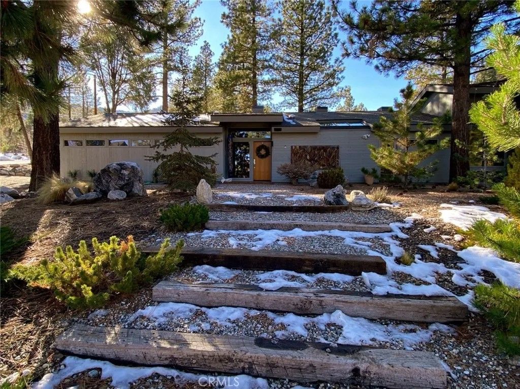 Photo of 2519 Cedarwood Dr, Pine Mountain Club, CA 93222 (MLS # SR26059761)