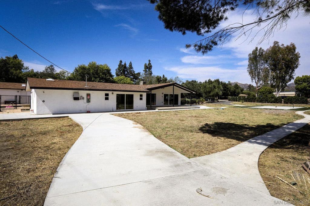 Photo of 16716 Martincoit Rd, Poway, CA 92064 (MLS # 260014447)