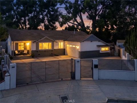 Photo of 14942 Bryant, Panorama City, CA 91402 (MLS # GD26011195)