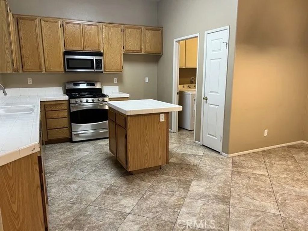 Photo of 39734 Barbados Dr, Murrieta, CA 92563 (MLS # SW25280655)