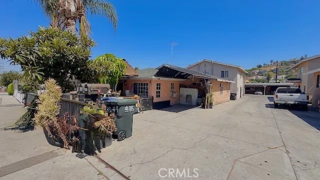 3844 Whiteside Street