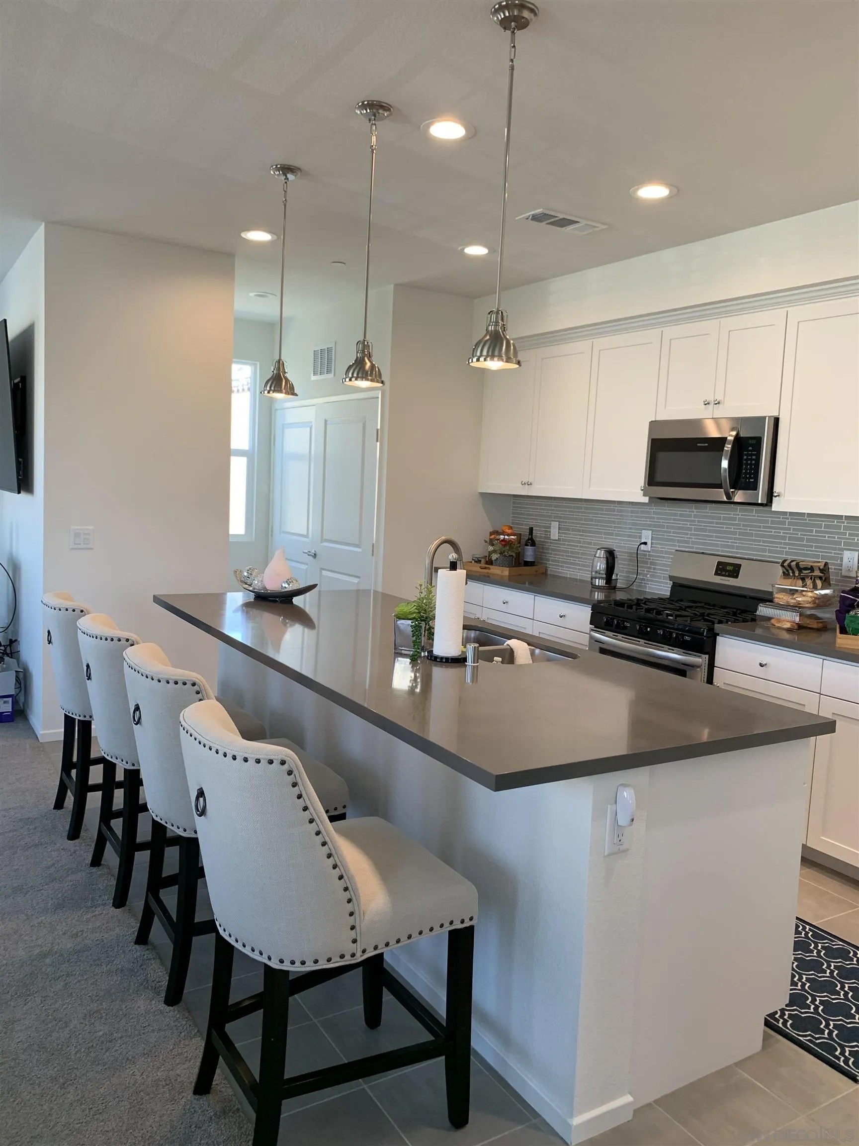 1390 SANTA VICTORIA Rd 6