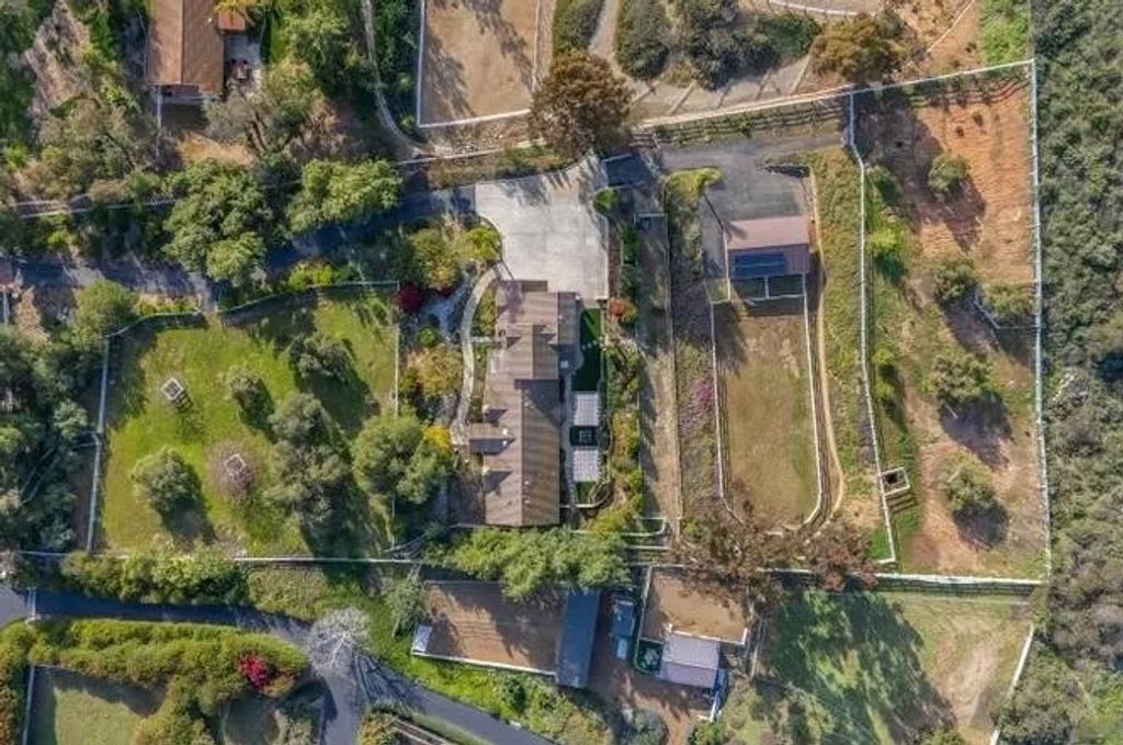 Photo of 7102 Via Mariposa Norte, Bonsall, CA 92028 (MLS # OC25238611)