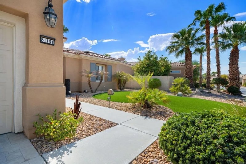 81151 Avenida Tres Lagunas