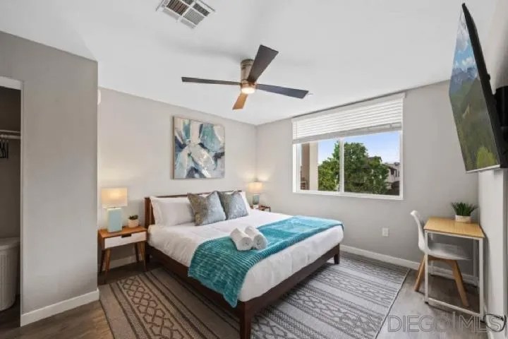 3909 Voltaire St 306