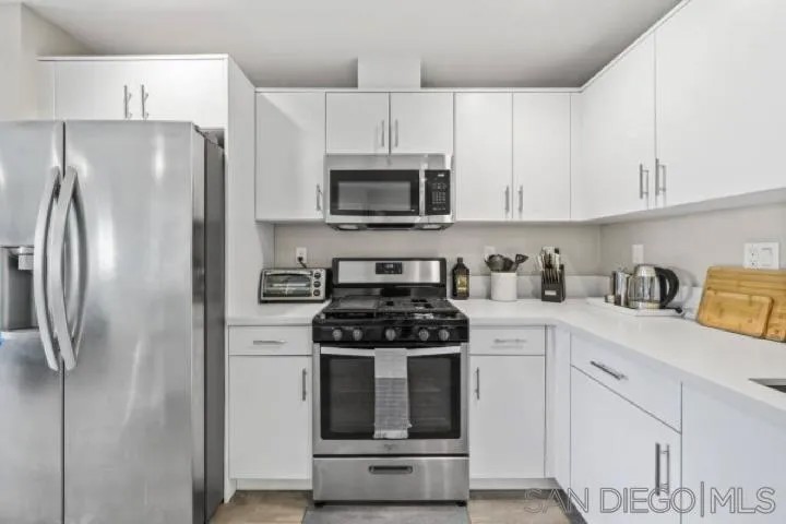 3909 Voltaire St 306