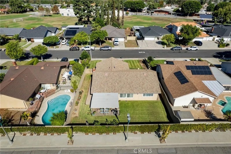 1216 Grossmont