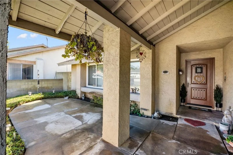 1216 Grossmont