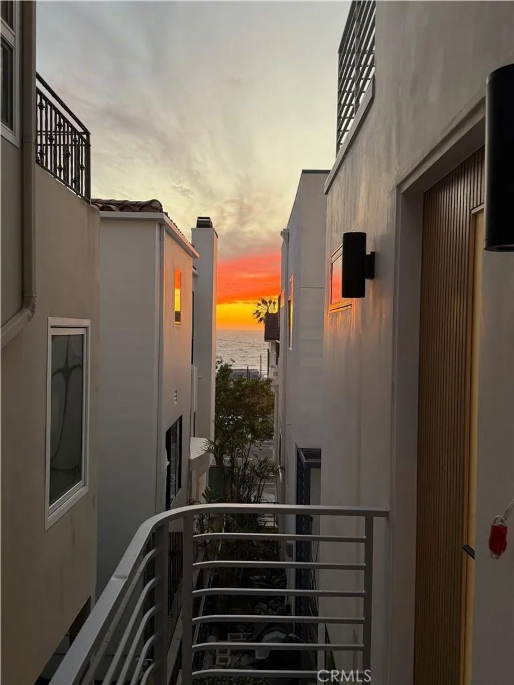 Photo of 89 Bayview Dr, Manhattan Beach, CA 90266 (MLS # SB26037320)