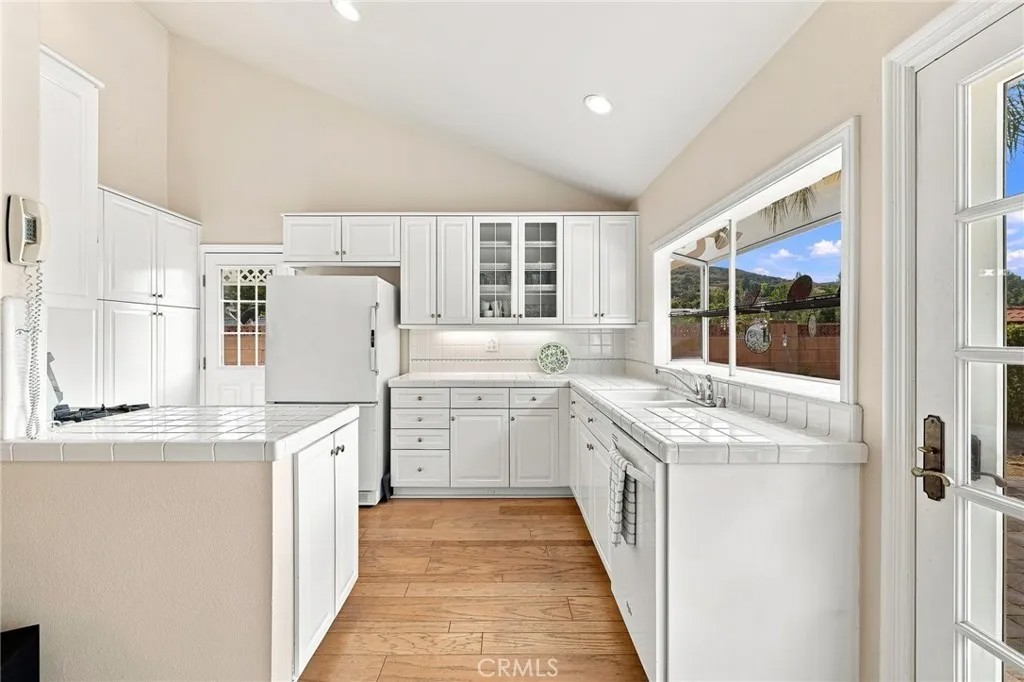 27383 Oak Summit