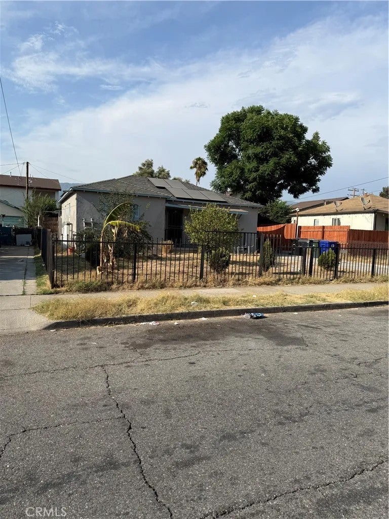 230 E 21st